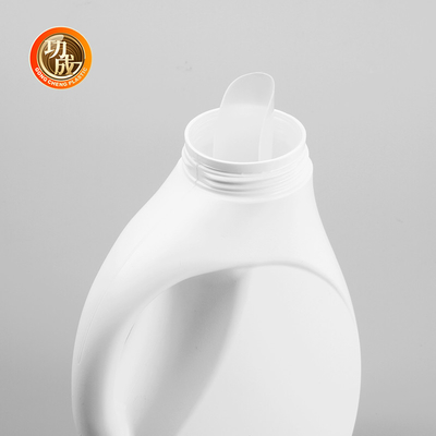 Halbtransparente Plastikflaschen mit Schraubkappe